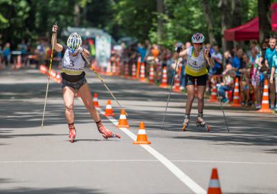 Арина Былинко (справа)